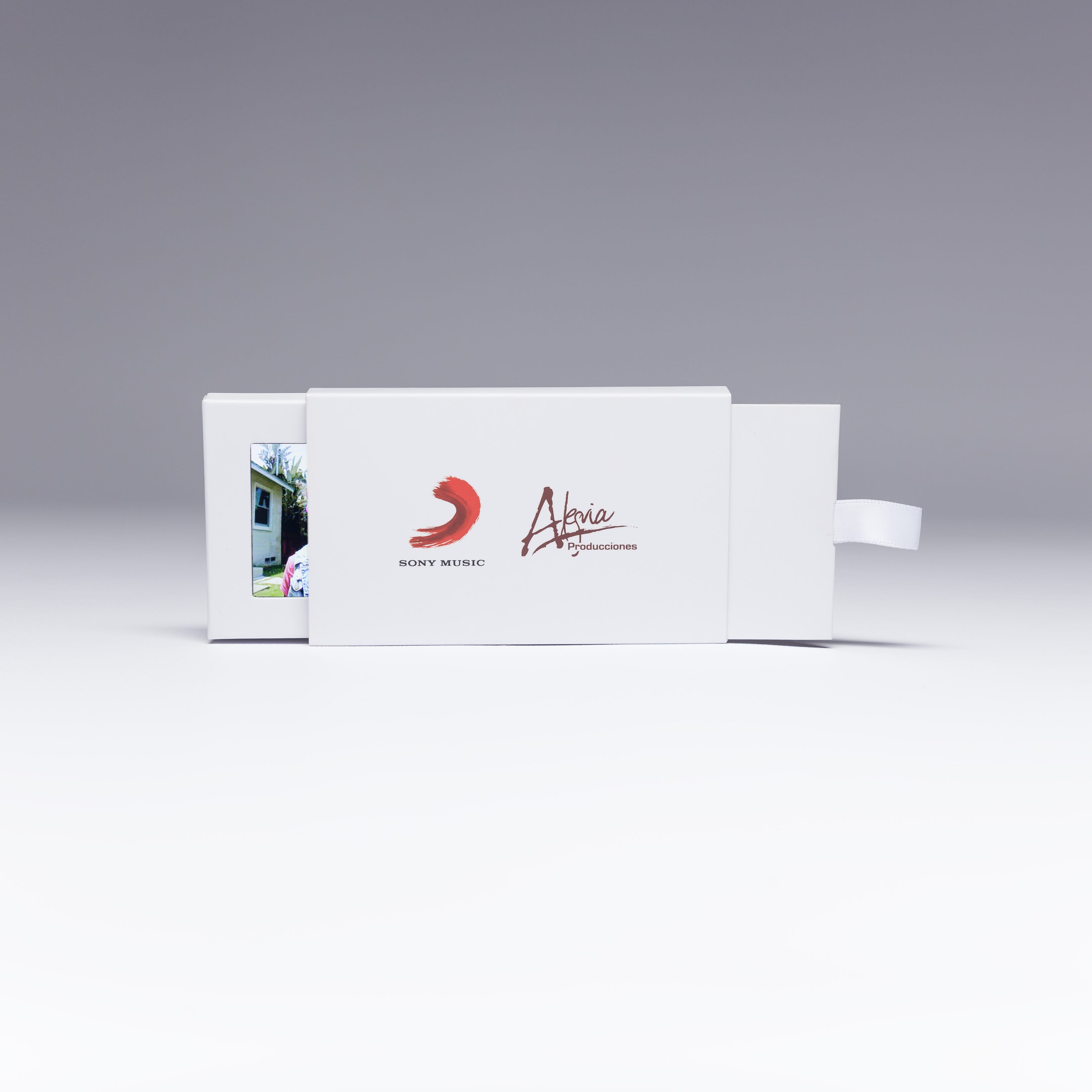 Send a marketing message that's small, but mighty with Red Paper Plane's 2.4" Video Extendo Business Card. Pulling the tab reveals an additional panel that contains a 2.4" video screen, customizable with your marketing message.
